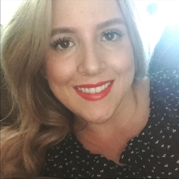 Meet your Posher, Jessica - Picture 1 of 1